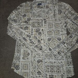 Old Navy Men's Cream and Black Paisley Shirt